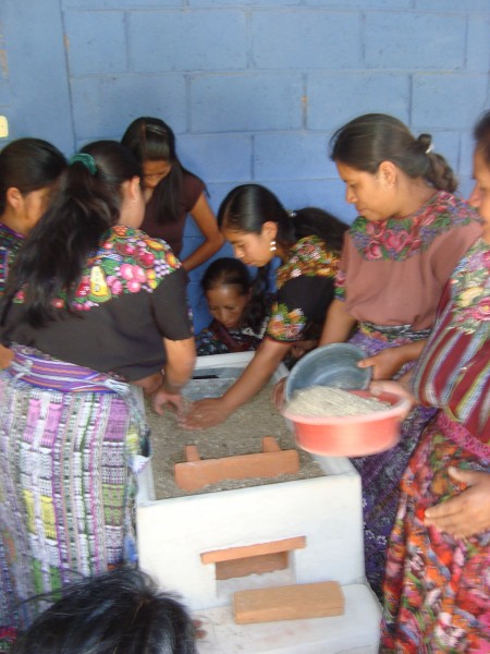 Palo Blanco stove training Aug 2012 (11)